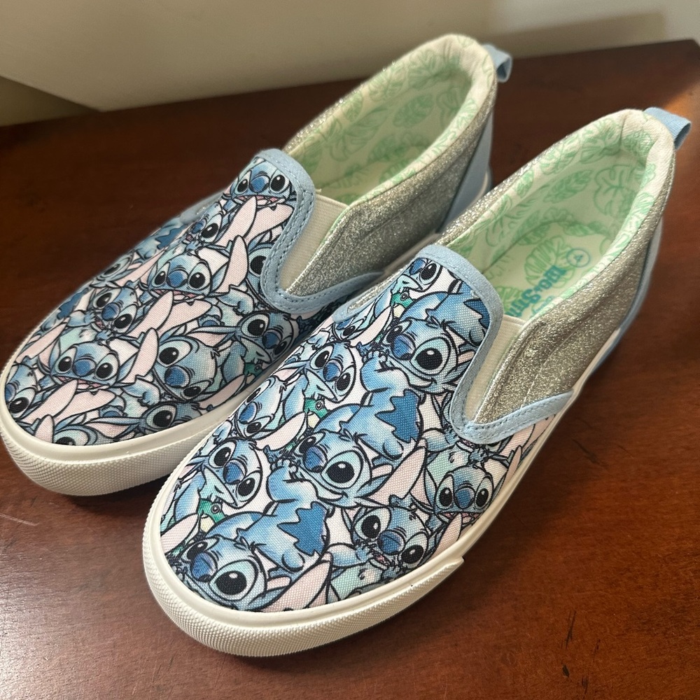 Girls Lilo and Stitch slip on sneakers in Stitch print size 4